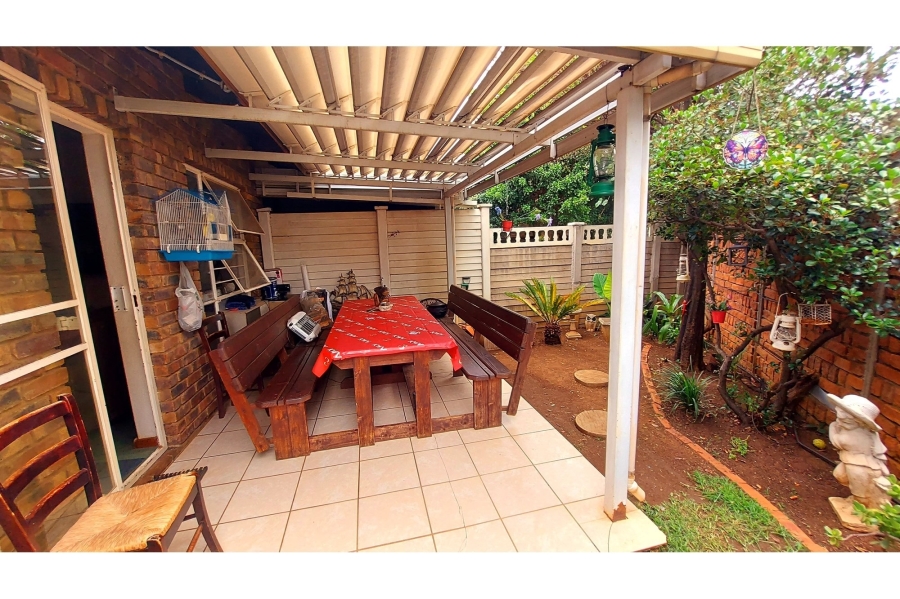 1 Bedroom Property for Sale in Meerhof North West